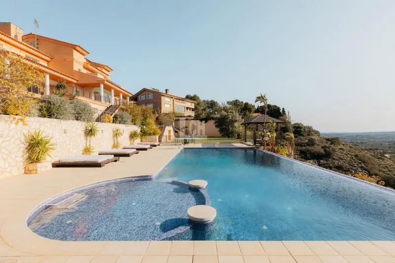 Chalet de Lujo en Venta en Torrent Valencia