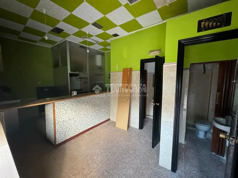 Local comercial en venta en Reyes Catolicos - Rinconada - Venecia