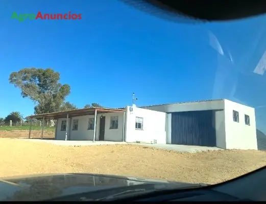 Venta  de Finca con vivienda y 3 naves en Cádiz