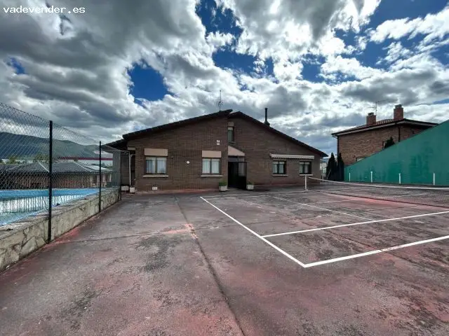 Chalet independiente en Beriain con piscina y fronton