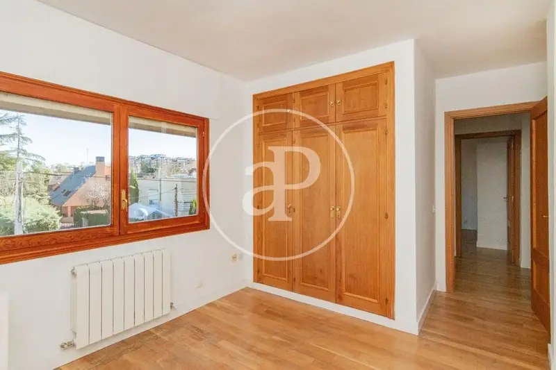 Villa en Madrid Capital con Jardin Privado y Piscina