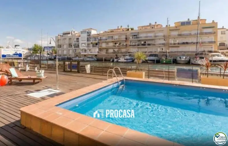 Piso en Venta Empuriabrava con Amarre y Alta Rentabilidad