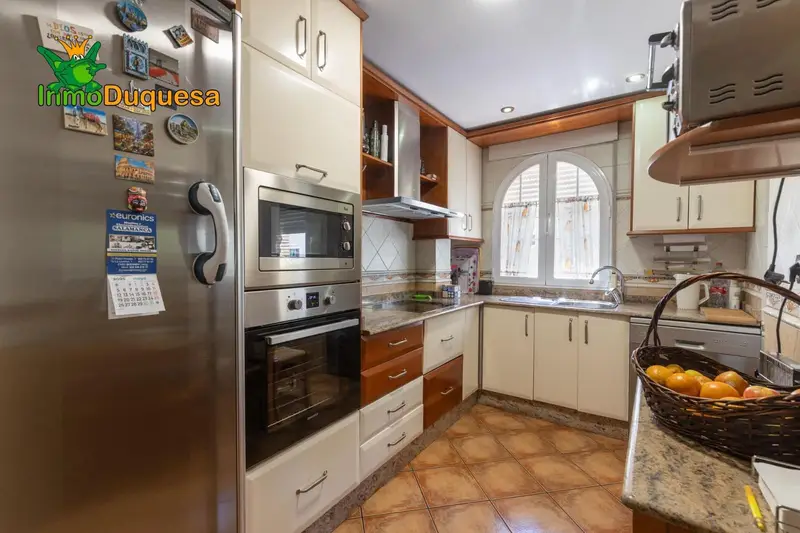 Chalet en Venta en Granada Ciudad 5 Dormitorios Garaje Sótano