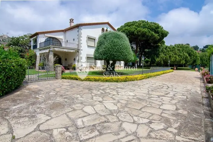 Casa de Campo con 6 Dormitorios en Llavaneres