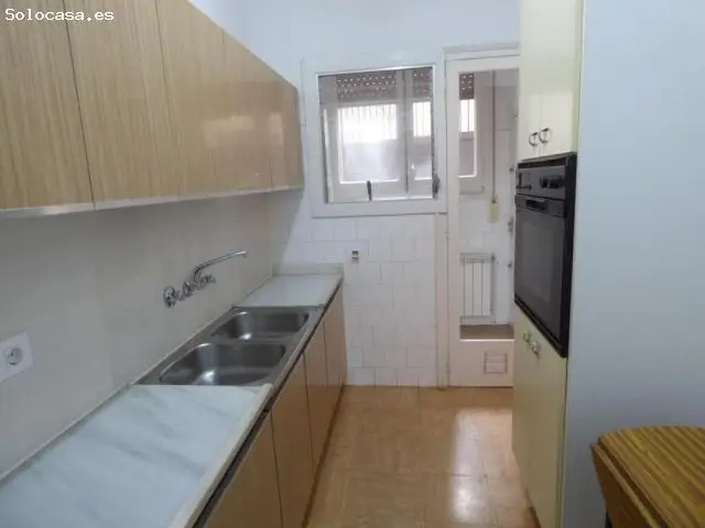 Oportunidad En Zona Universitaria De Manresa - Piso De 4 Habitaciones Con Terraza Y Ascensor