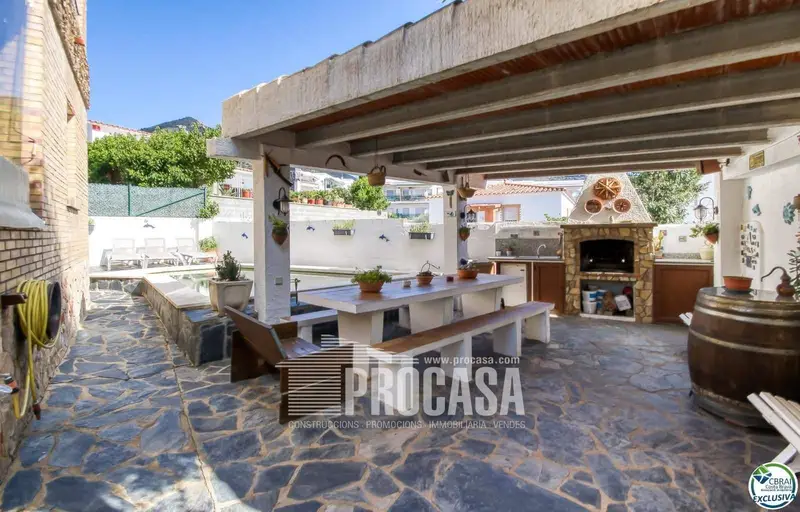 Chalet en Venta en Roses Girona Ideal para Familias