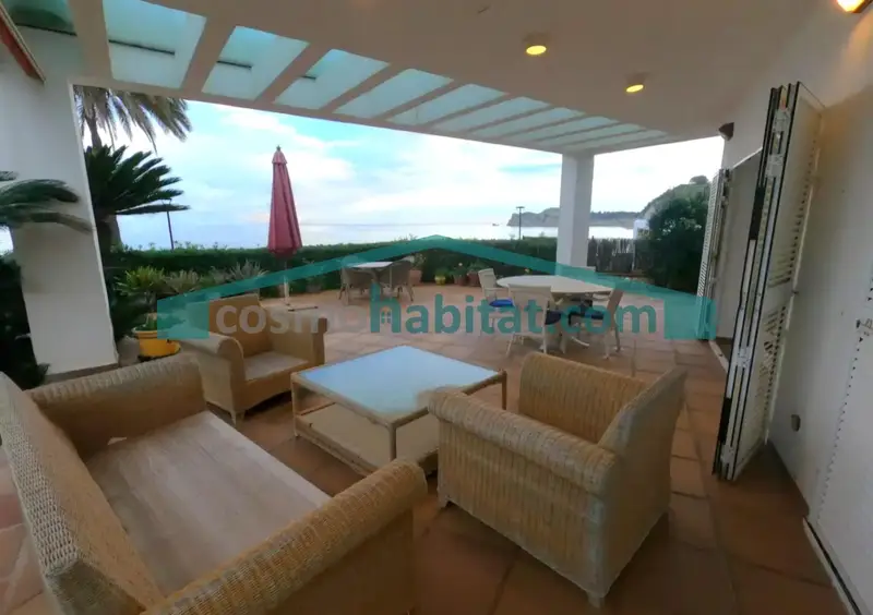 Villa en Cala Blanca Jávea con Piscina y Terraza