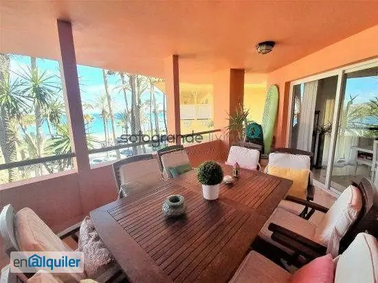 Apartamento en Sotogrande Puerto con Vistas al Mar