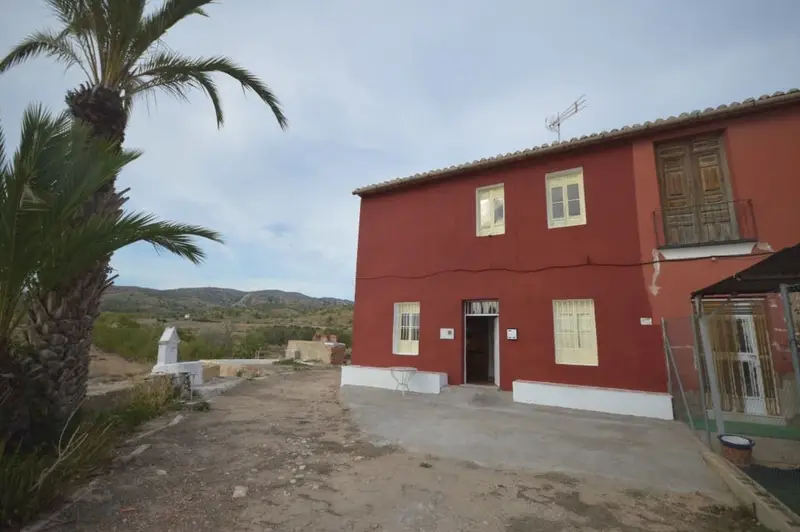 Finca Rustica en Petrer con Piscina y Terrenos