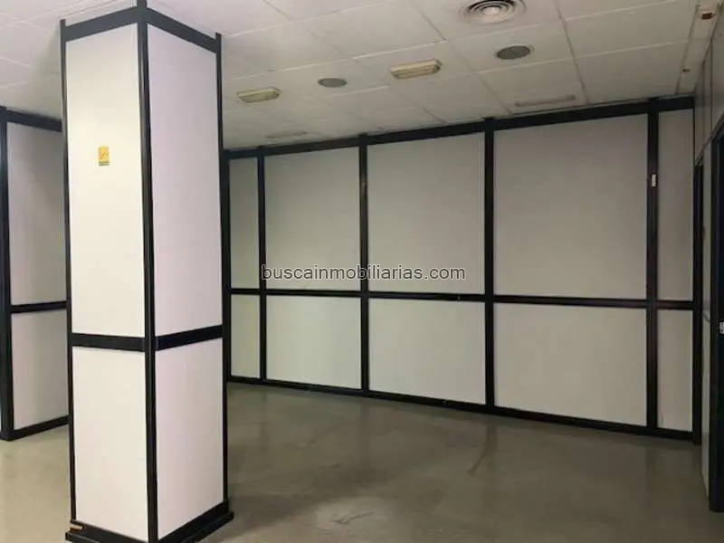 Local Comercial en Valencia 10m Fachada 6 Estancias