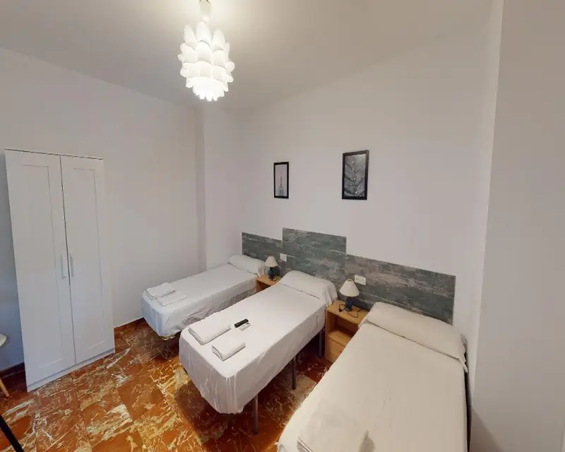 Piso de 148 m² con 10 habitaciones y 5 baños en Jaén