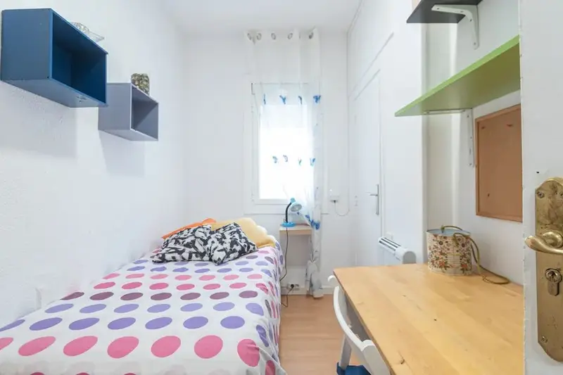 Apartamento de 4 dormitorios en Carrer de Sic
lia Barcelona