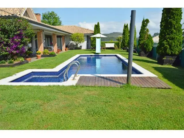 Chalet en Venta en Urbanizacion La Mina Cantabria