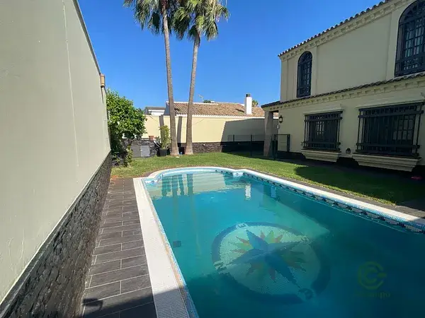 Villa de Lujo en Dos Hermanas 5 Dormitorios Suite Piscina y Gimnasio