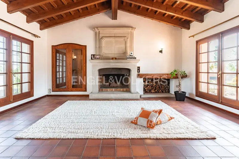 Chalet de Lujo en Bellaterra 8 Dormitorios Piscina Jardin Cerca Barcelona