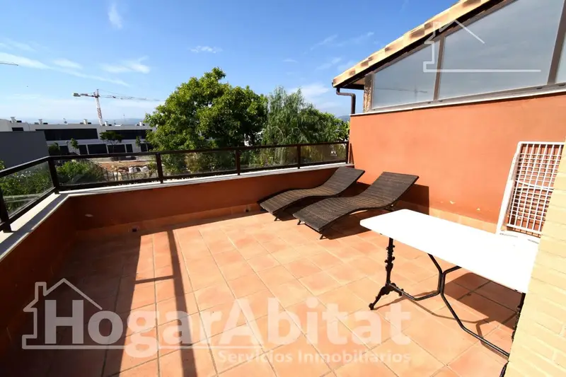 Adosado en Venta en Bétera con Piscina y Garaje