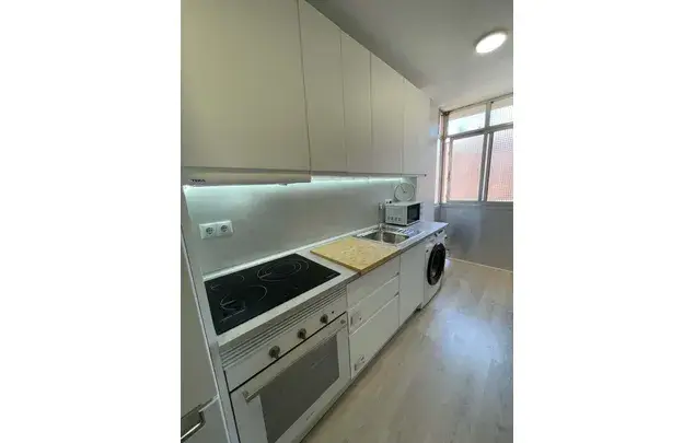 Habitaci
ón 80m
² Legan
és Estancia Media Larga