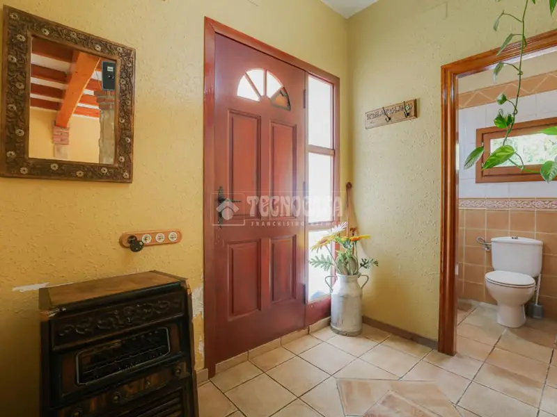 Casa Pareada en Urbanización de Rubí con Jardín y Piscina