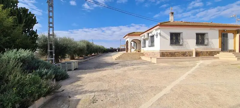 Villa espa	ñola con espacio de trabajo 10000m2 Orihuela