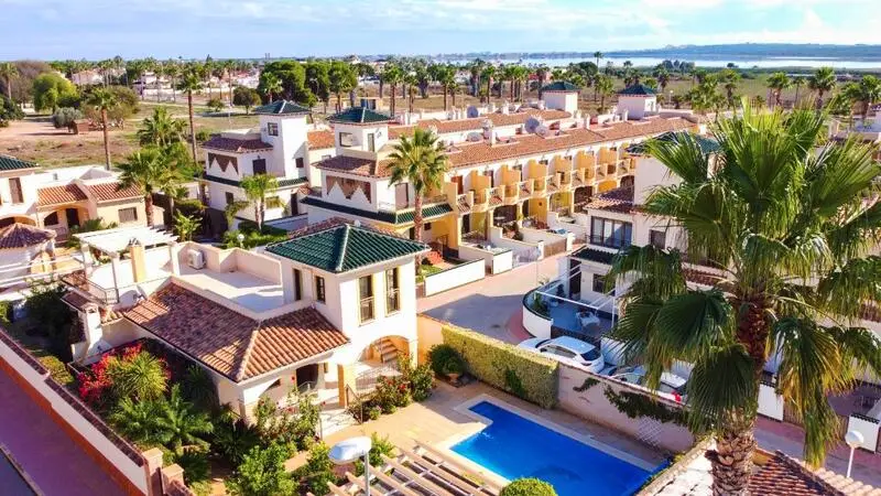 Villa en Venta Ciudad Quesada 3 Dormitorios Piscina Jardin