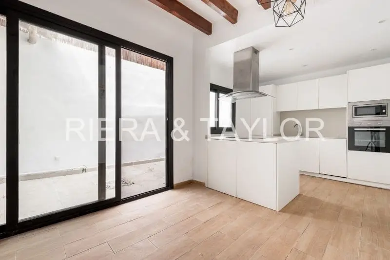 Casa en venta en Manacor Mallorca: Duplex reformado con patio y terrazas