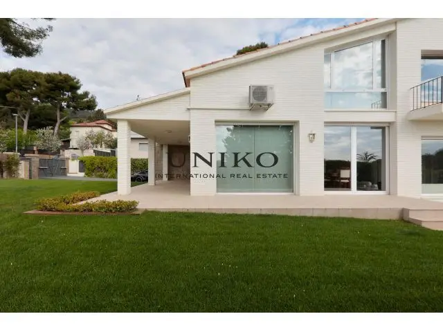 Villa de Lujo en Pedralbes Barcelona 985m2 Parcela 511m2 Construidos