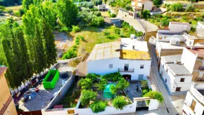 Chalet con historia en Yátor: Antigua almazara con vivienda y huerto
