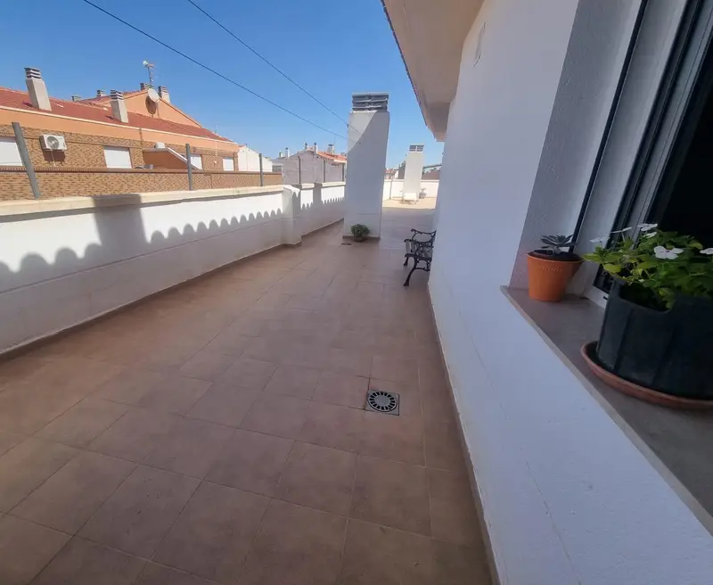 Ático en venta. Ático dúplex con 2 habitaciones, 2 baños y espectacular terraza con barbacoa que destaca por su amplitud y luz natural