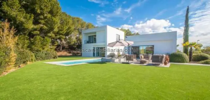 Villa Lujosa en Las Colinas Golf 4 Dormitorios Piscina Climatizada