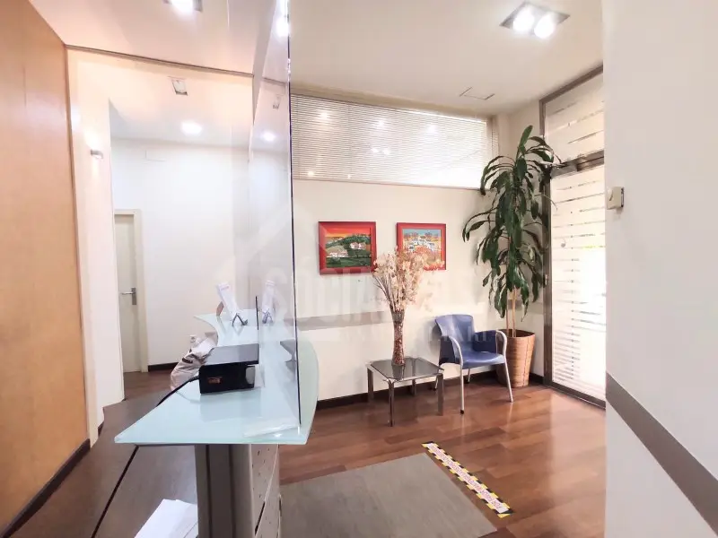 Venta Clínica Médica El Viso 2 Consultas Equipada