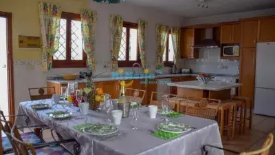 Casa en Alquiler Centro: 5 Dormitorios, Piscina, Gran Salón