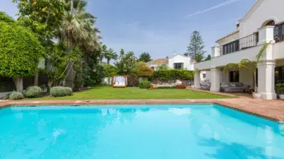 Villa de Lujo en Guadalmina Baja Cerca de la Playa