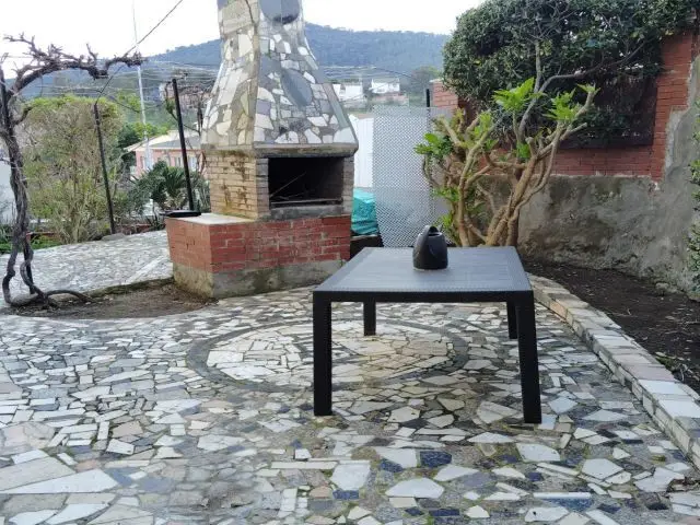 Casa familiar amplia en Sant Vicenç dels Horts con jardin y garaje