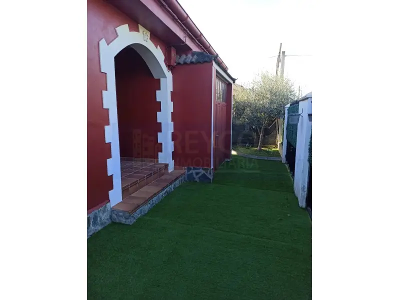 Venta Chalet Lujoso en Uruñuela con Jardin y Piscina