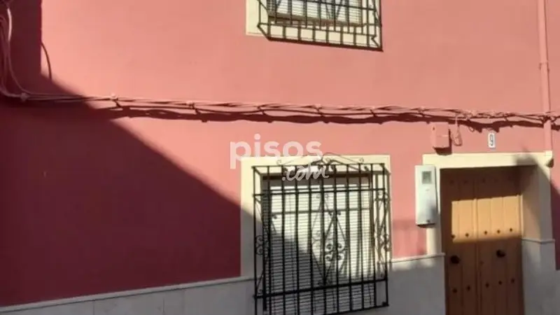 Chalet en Venta en Cabra Centro: 2 Plantas con Encanto