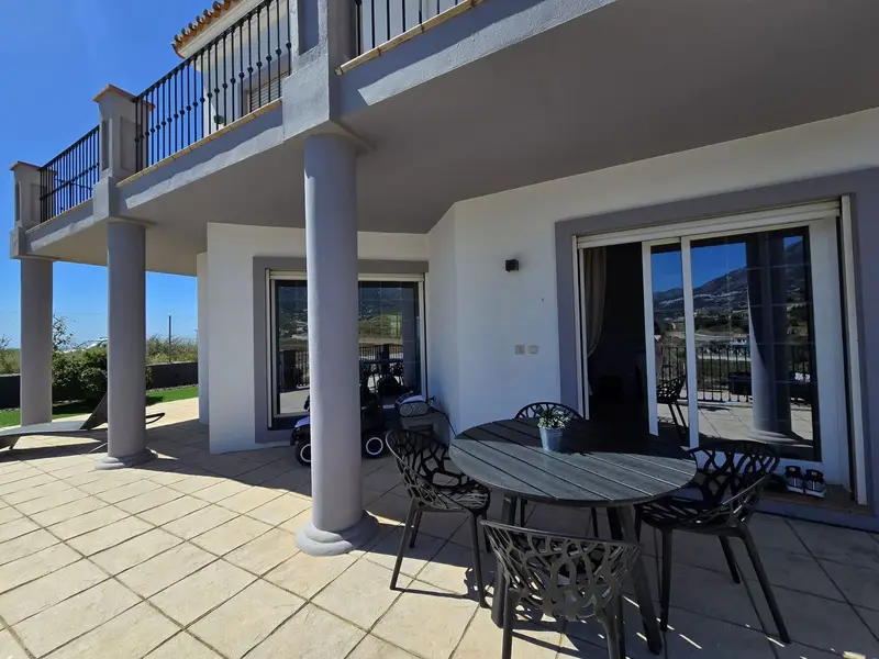 Casa-Villa de 3 Dormitorios en venta Mijas, España