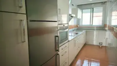 Piso en Venta Nueva Alcalá 3 Dormitorios 2 Baños Garaje VPO