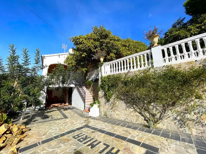 Villa en Venta Canillas de Albaida 4 Dormitorios Piscina