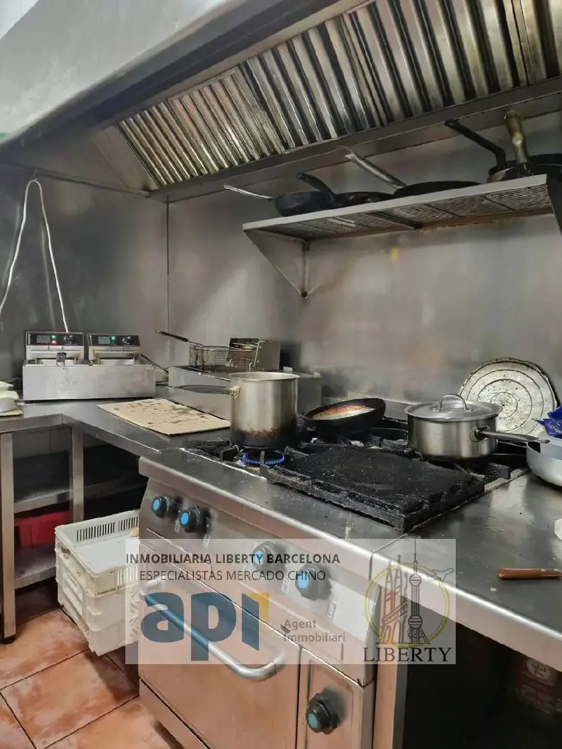 Venta Local Comercial Barcelona: Traspaso Bar Restaurante en Eje Turistico