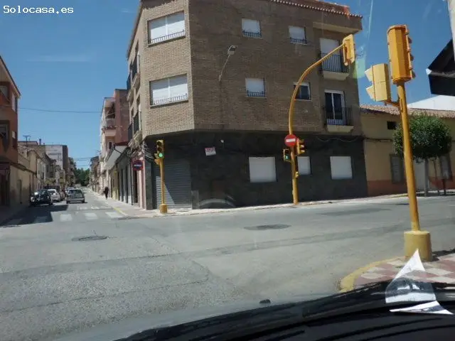 Local Comercial en Almansa 45m2 Esquina Alta Visibilidad