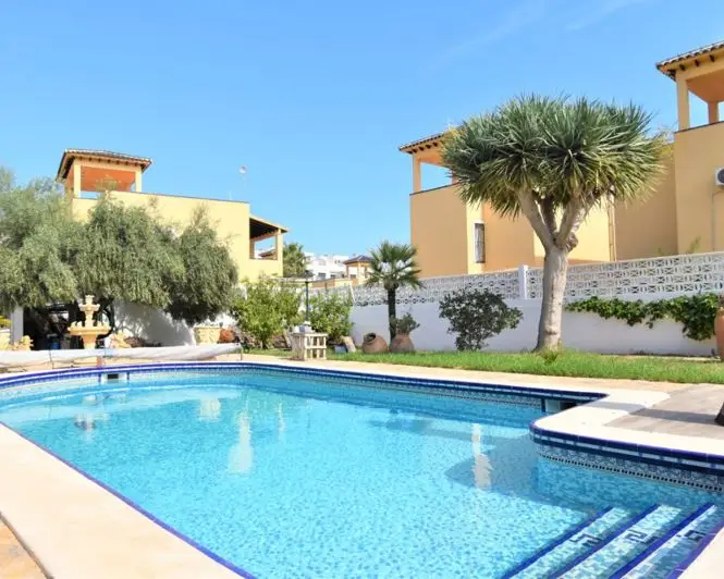 Villa de Lujo 4 Dormitorios Villamartin