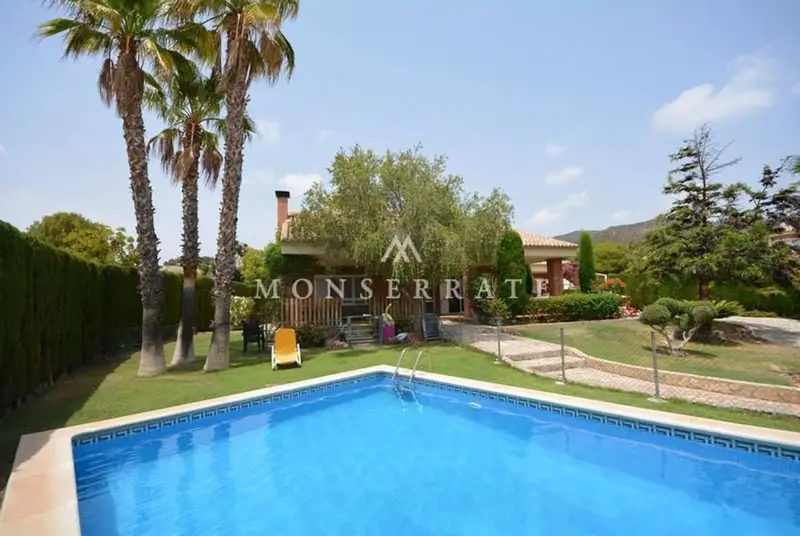 Chalet en venta en Pucol con piscina y jardin