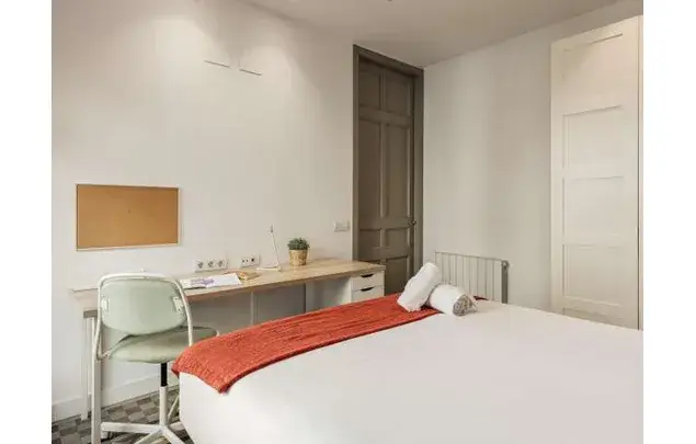Habitacion amueblada en piso compartido en Barcelona