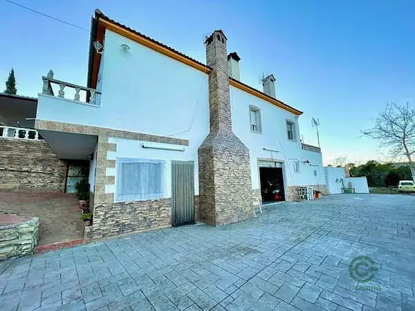 Casa en Montaña con Piscina y Garaje Grande