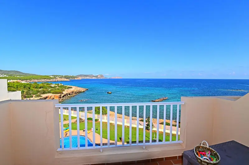 Apartamento Atico en Es Canar Primera Linea de Mar