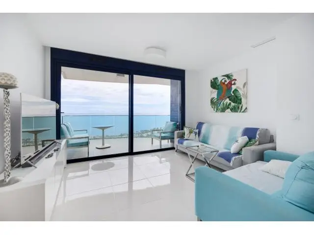 Apartamento en Punta Prima con Vistas al Mar