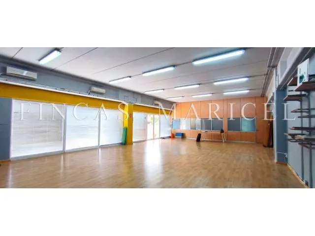 Local Comercial en Alquiler Cubelles Barcelona Gran Visibilidad Parking