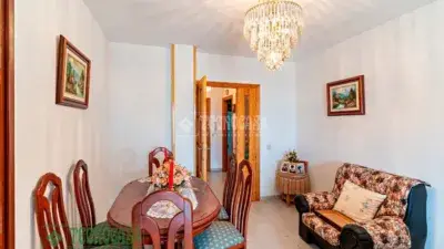 Piso en venta en Calle San Isidro cerca de Calle Vulcano