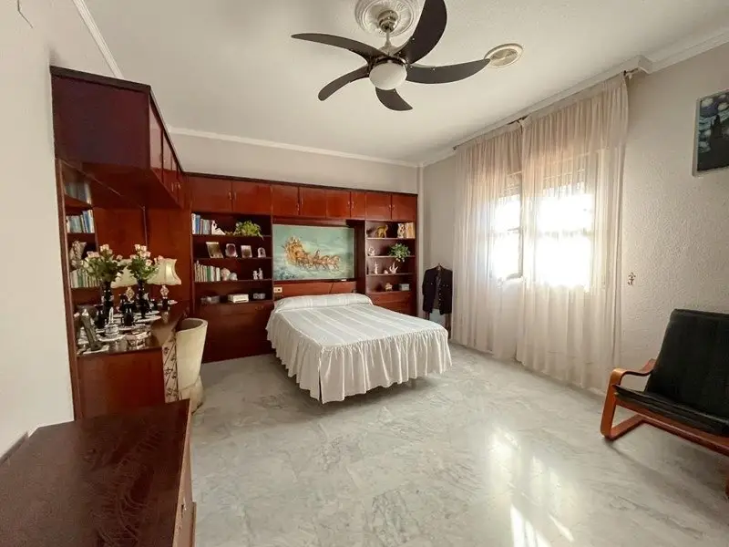 Chalet Reformado en Atarfe 436m2 con Piscina y Jardin
