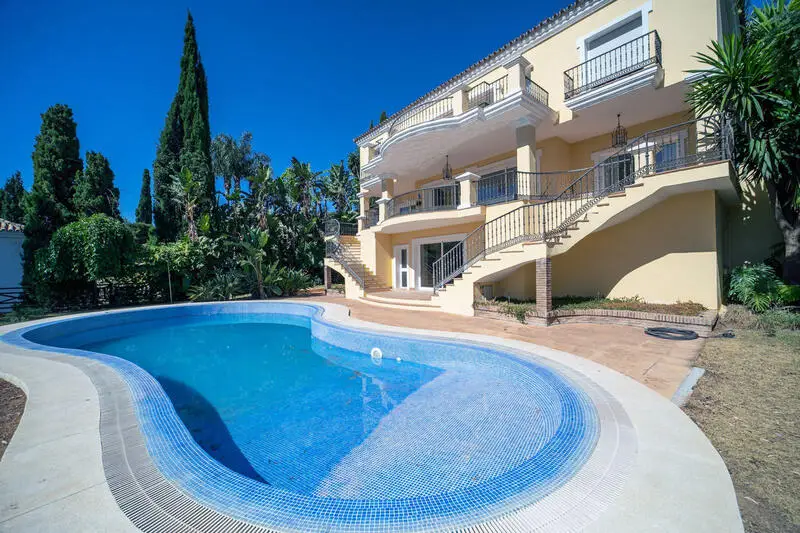 Villa de Lujo 6 Dormitorios Primera Linea Golf Benahavis